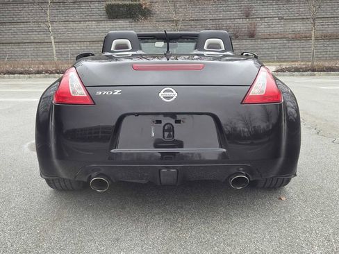 Used 2013 Nissan 370Z Touring w/ Sport Pkg image 8