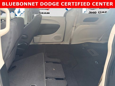 Used 2019 Chrysler Pacifica Touring Plus w/ Advanced Safetytec Group FWD image 22