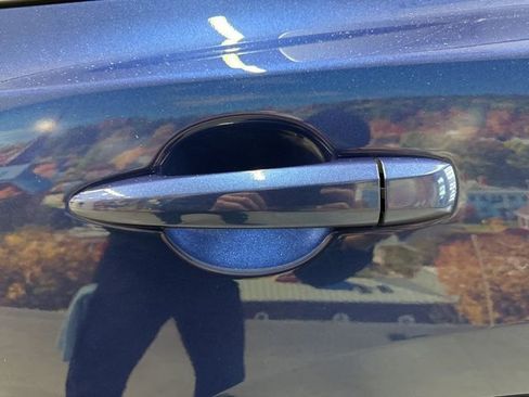 Used 2023 Nissan Rogue SV image 16