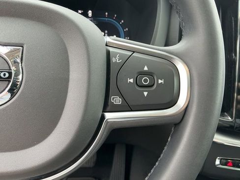 Certified 2023 Volvo XC60 B5 Core FWD image 21