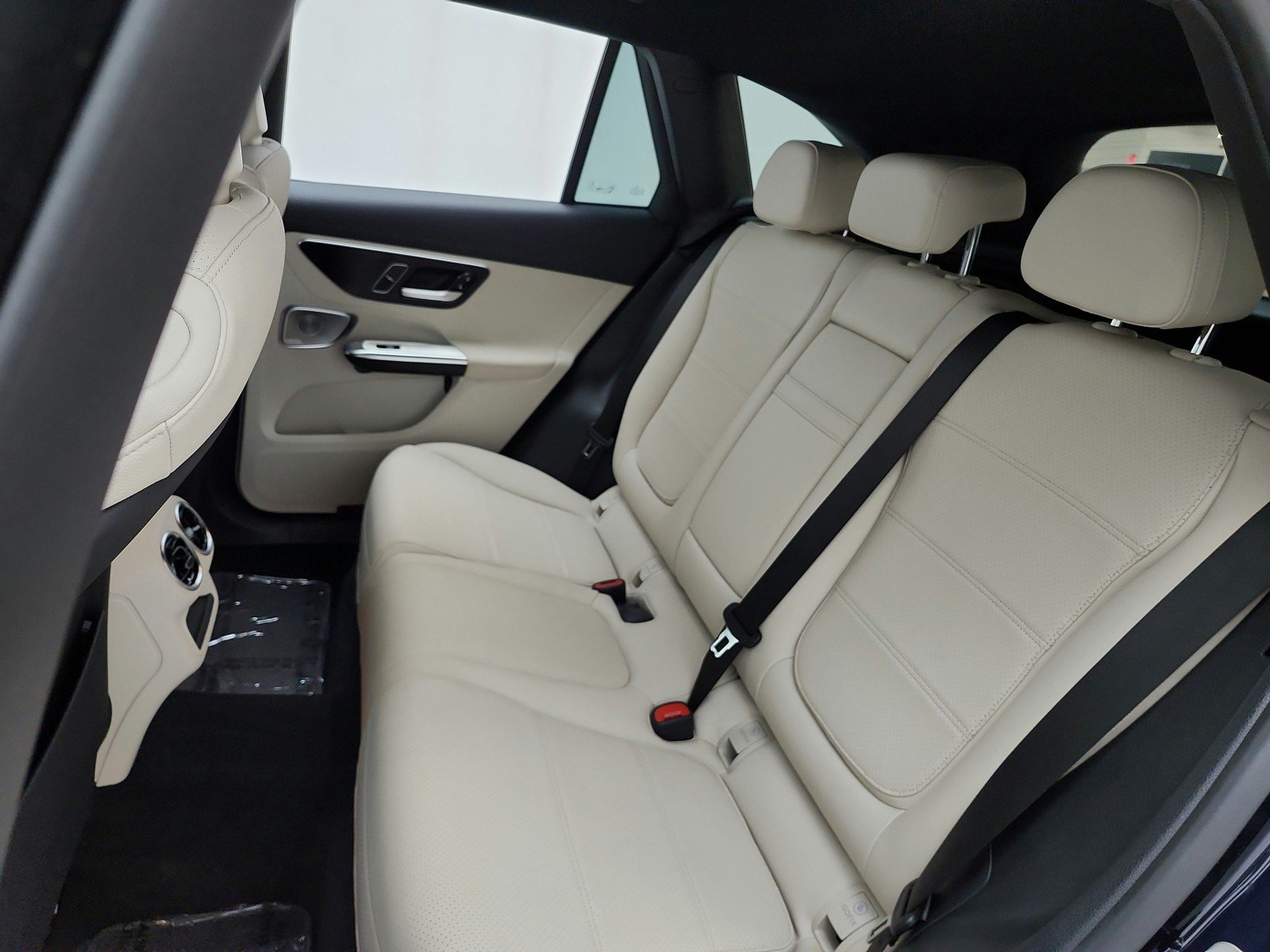Used 2024 Mercedes-Benz GLC 300 4MATIC image 15