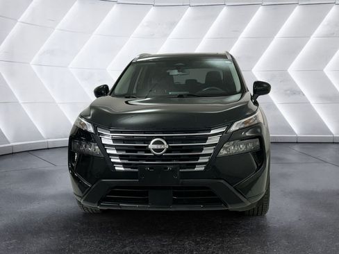 Used 2024 Nissan Rogue SV w/ SV Premium Package FWD image 2