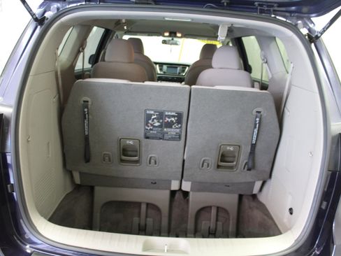 Used 2019 Kia Sedona LX image 30