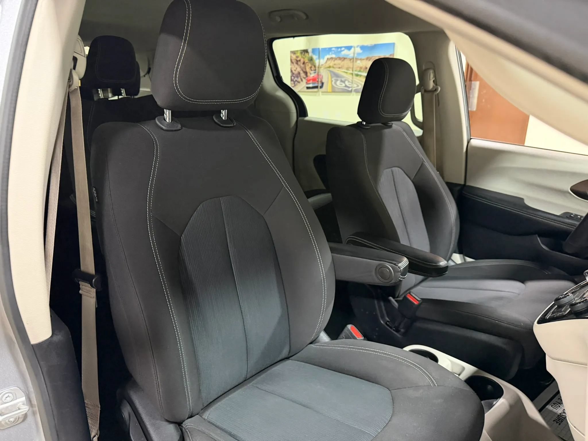 Used 2021 Chrysler Voyager L FWD image 38