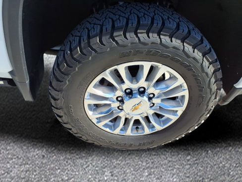 Used 2022 Chevrolet Silverado 3500 High Country w/ Z71 Off-Road Package image 9