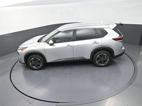 Used 2025 Nissan Rogue SV FWD image 26