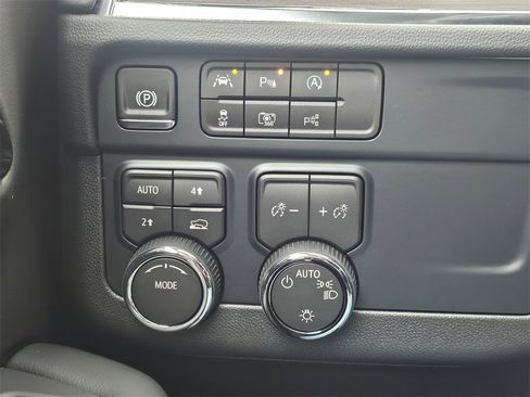 New 2026 Chevrolet Suburban LS image 36