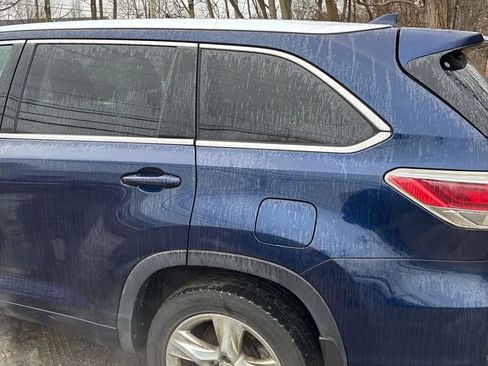 Used 2014 Toyota Highlander Limited w/ Preferred Accessory Package image 2