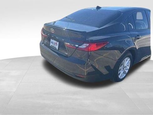 Used 2025 Toyota Camry LE image 10