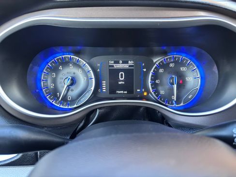 Used 2020 Chrysler Voyager L FWD image 10