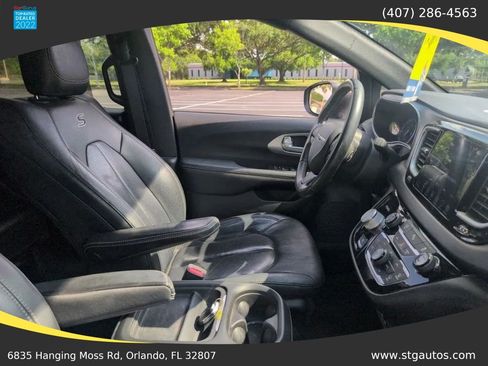 Used 2018 Chrysler Pacifica Touring-L w/ Premium Audio Group FWD image 25