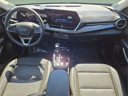 Used 2025 Chevrolet Trax ACTIV image 17