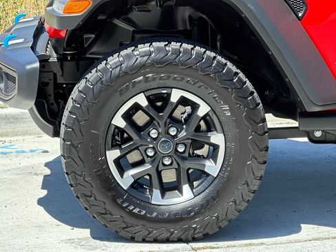 Used 2025 Jeep Wrangler Unlimited Rubicon 4xe w/ Convenience Group AWD/4WD image 26