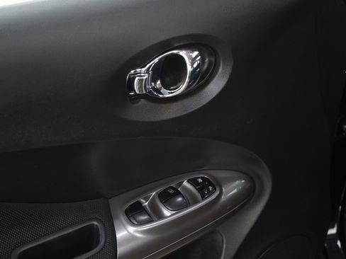 Used 2013 Nissan Juke S image 21