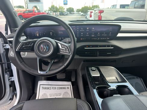Used 2025 Buick Enclave Preferred AWD/4WD image 16