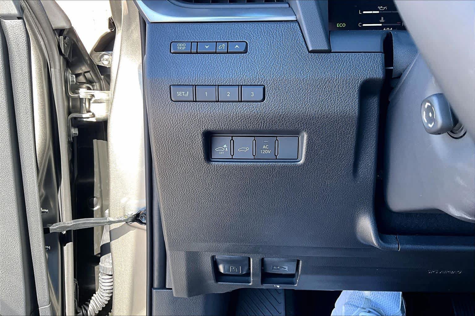 Certified 2026 Lexus GX 550 w/ Cold Area Package AWD/4WD image 32