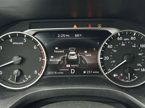 Used 2023 Nissan Rogue SV image 24