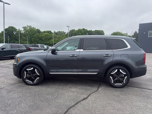 Used 2023 Kia Telluride S AWD/4WD image 6
