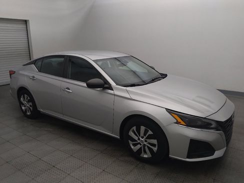 Used 2024 Nissan Altima 2.5 S FWD image 11