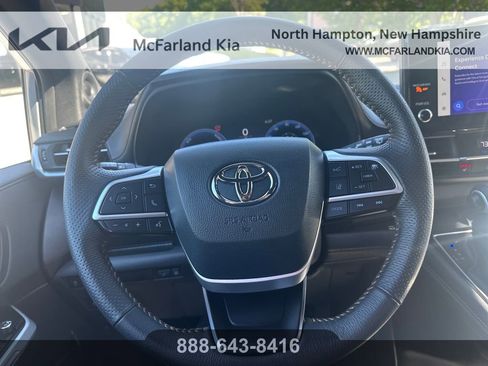 Used 2025 Toyota Sienna XLE Woodland Edition AWD/4WD image 19