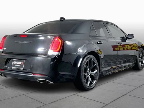 Used 2022 Chrysler 300 Touring L image 11