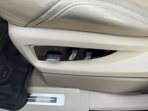 Used 2019 Cadillac Escalade Premium Luxury image 19