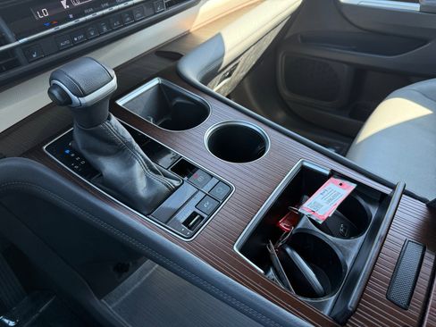 Used 2022 Toyota Sienna XLE image 13