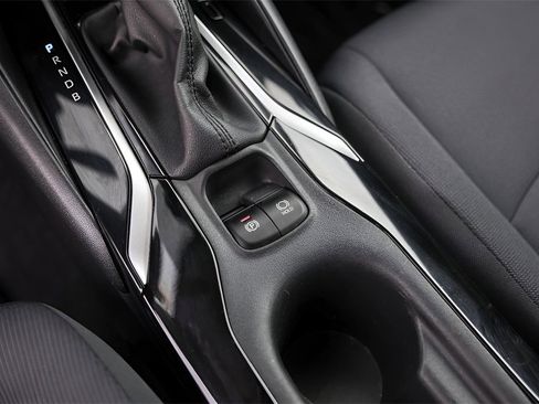 Used 2022 Toyota Corolla LE image 34