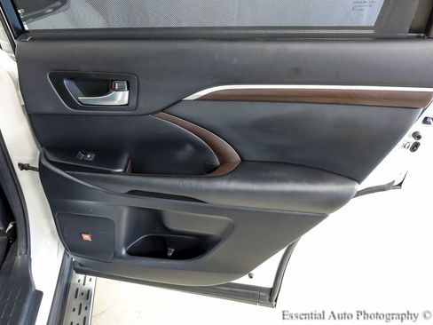 Used 2015 Toyota Highlander Limited Platinum image 24