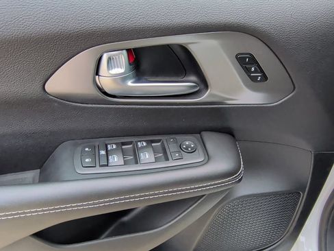 New 2026 Chrysler Pacifica Select w/ S Appearance Package FWD image 11