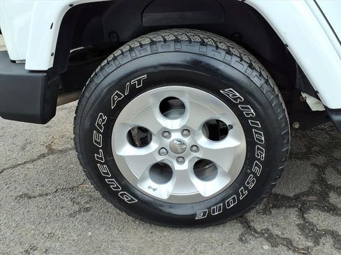 Used 2014 Jeep Wrangler Unlimited Sahara w/ Dual Top Group image 7