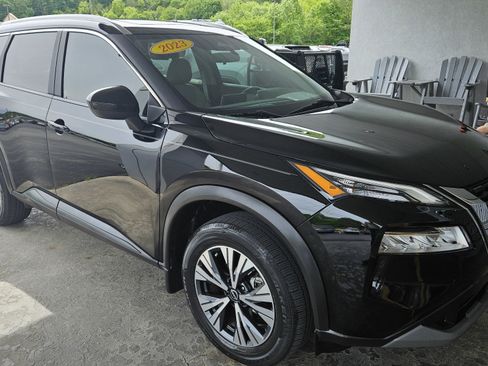 Used 2023 Nissan Rogue SV w/ SV Premium B Package FWD image 4