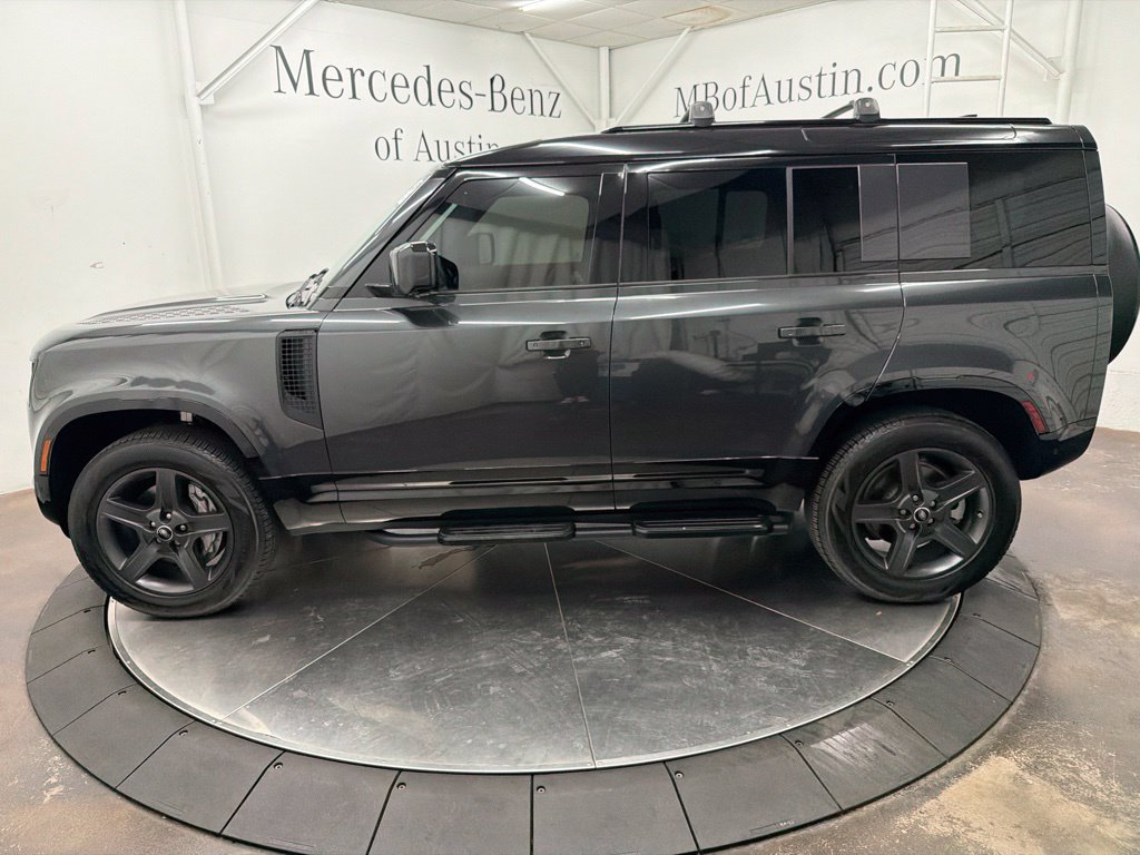 Used 2025 Land Rover Defender 110 X-Dynamic SE AWD/4WD image 4