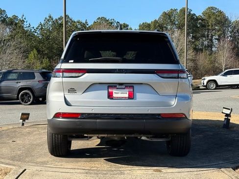 New 2025 Jeep Grand Cherokee Altitude image 6