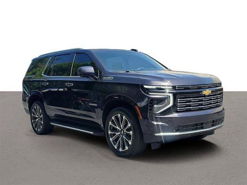 Used 2025 Chevrolet Tahoe High Country RWD image 2