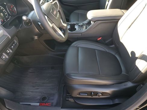 Used 2023 GMC Acadia SLT w/ Technology Package image 32