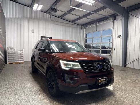 Used 2016 Ford Explorer XLT w/ Equipment Group 202A image 18