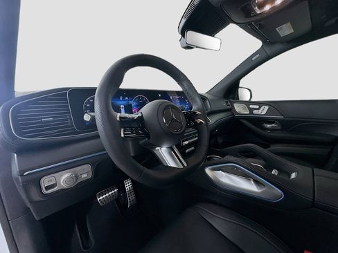 Used 2026 Mercedes-Benz GLS 580 4MATIC image 9