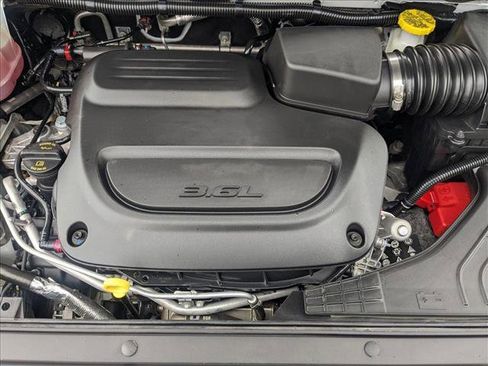 Used 2024 Chrysler Pacifica Touring-L image 23