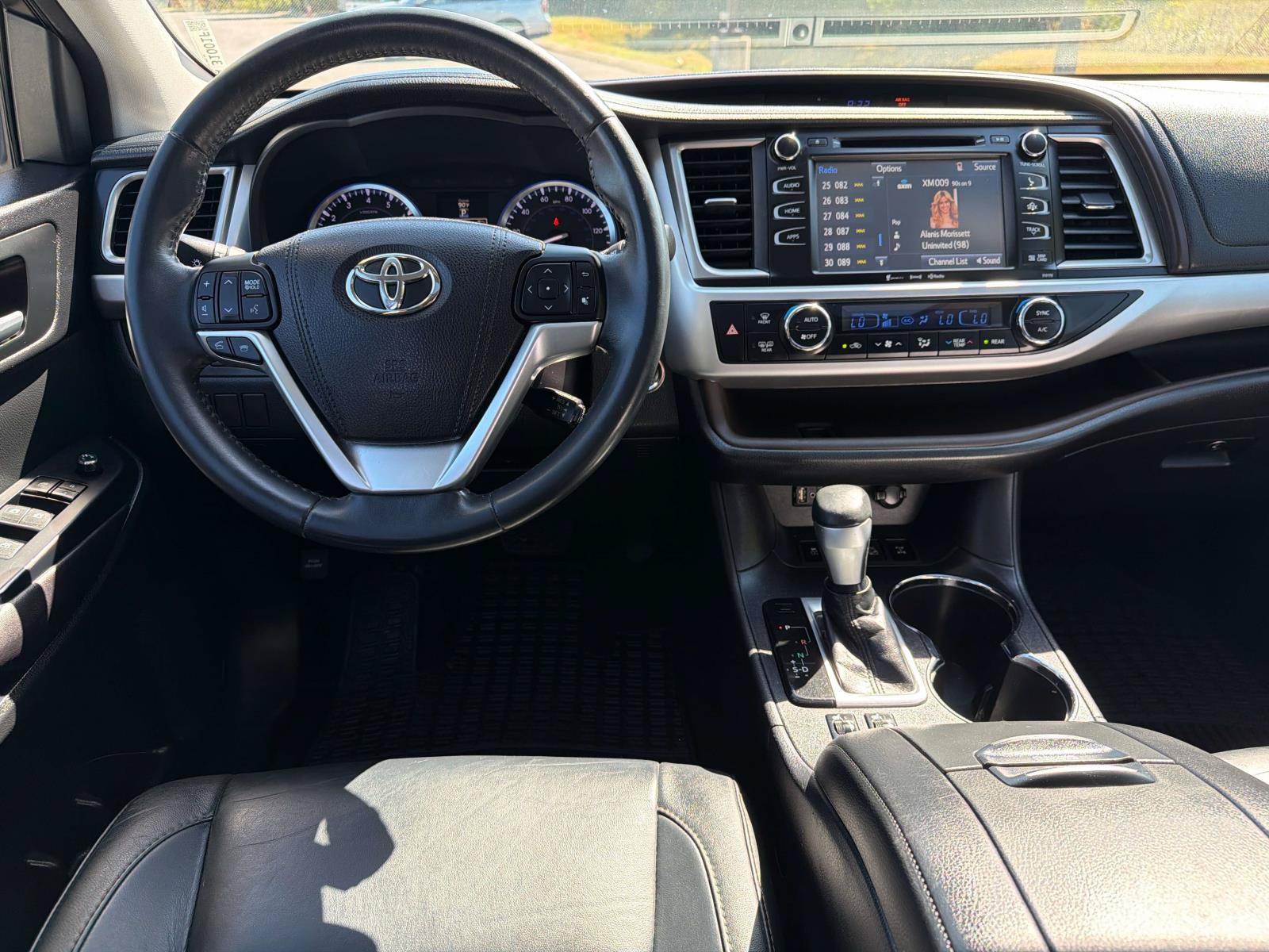 Used 2016 Toyota Highlander XLE AWD/4WD image 17