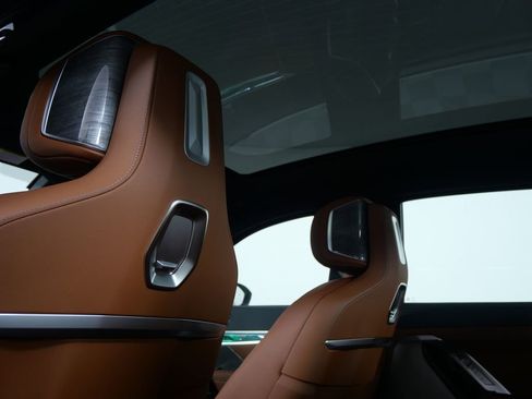 Used 2025 BMW 760i xDrive w/ Executive Package image 20