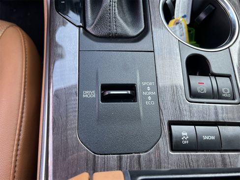 Used 2021 Toyota Highlander Platinum image 18