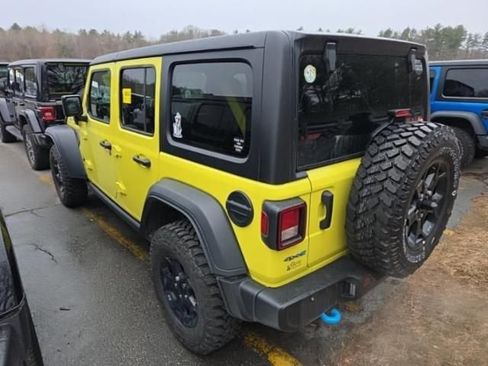 Used 2023 Jeep Wrangler Unlimited w/ Cold Weather Group image 6