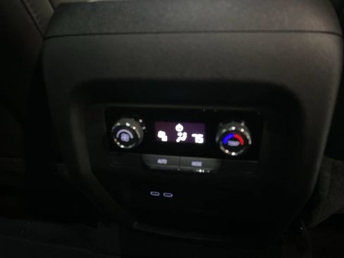 Used 2025 Chevrolet Traverse LT image 16