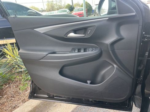 Used 2025 Buick Envista Preferred image 18