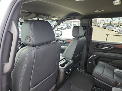 Used 2025 GMC Yukon Denali image 9