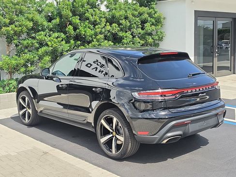 Used 2025 Porsche Macan AWD/4WD image 3