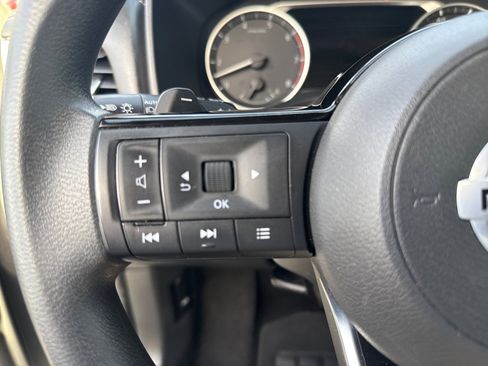 Used 2021 Nissan Rogue SV image 21