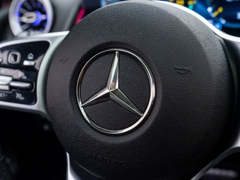 Used 2022 Mercedes-Benz GLB 250 4MATIC image 23