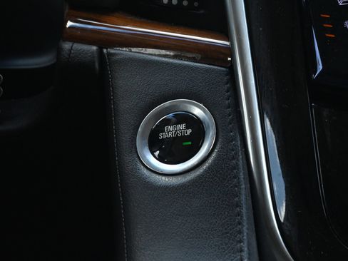 Used 2019 Cadillac Escalade Luxury RWD image 16